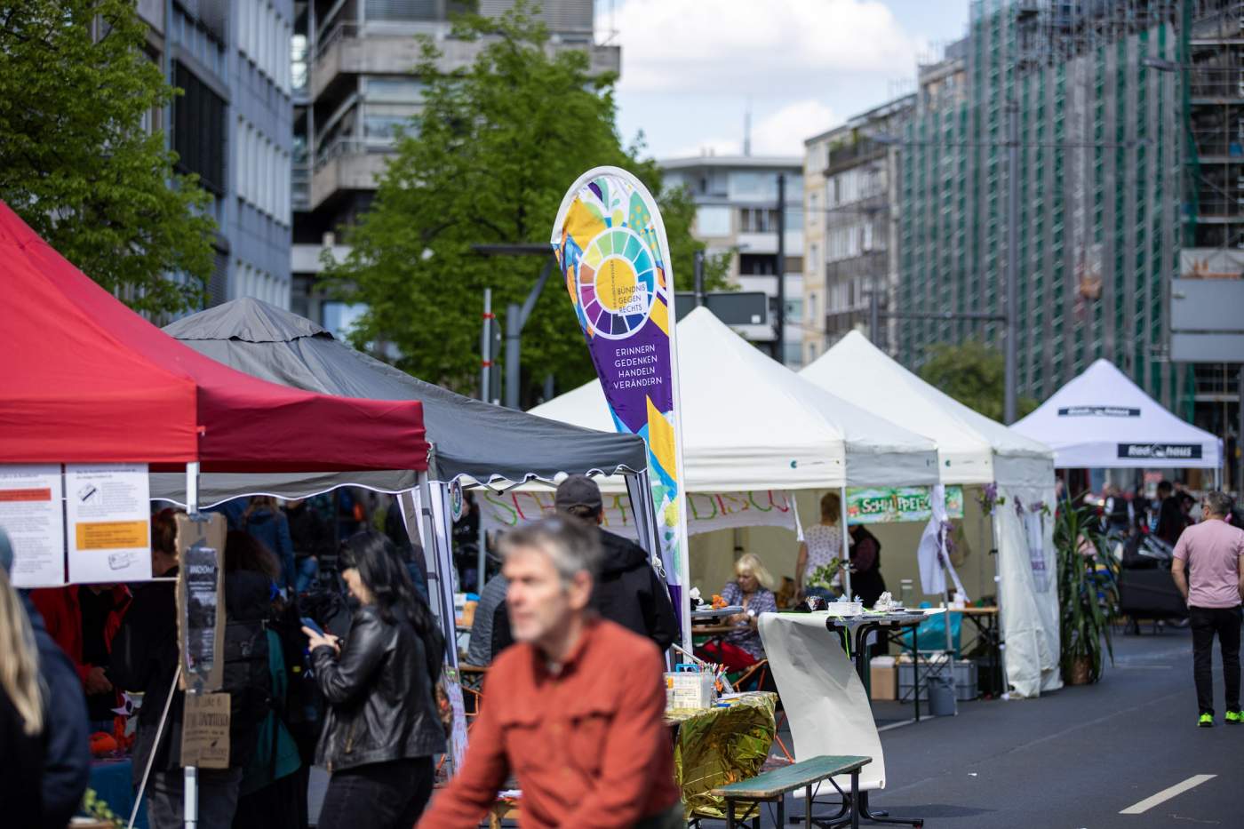 Mehrere Infostände laden zu Mitmach-Aktionen ein